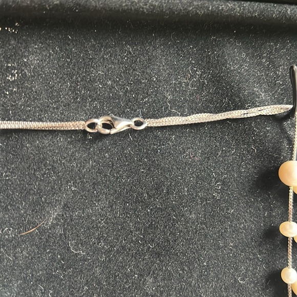 Fresh Water Pearl Necklace - 3 layers of necklaces with one clasp - Picture 4 of 4